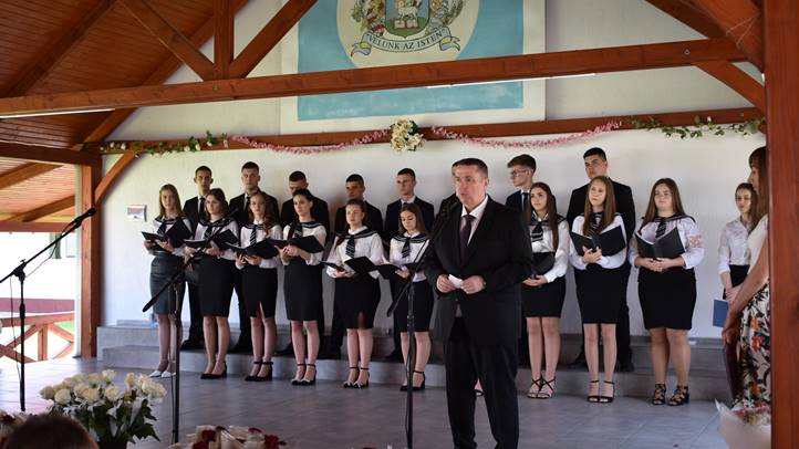 Ballagás a Péterfalvai Református Líceumban - „Emlékezz vissza az egész útra, amelyen vezetett Istened!”  