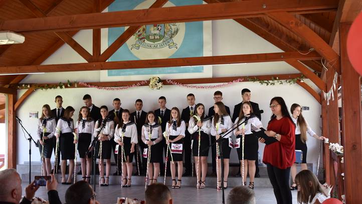 Ballagás a Péterfalvai Református Líceumban - „Emlékezz vissza az egész útra, amelyen vezetett Istened!”  