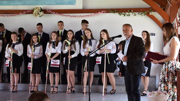 Ballagás a Péterfalvai Református Líceumban - „Emlékezz vissza az egész útra, amelyen vezetett Istened!”  