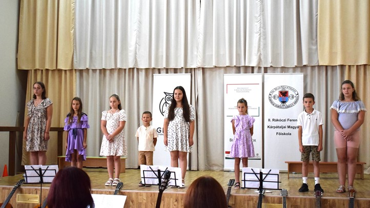 V. alkalommal csendültek fel Cipő dalai a Gitár-, ének- és vers tábor zárókoncertjén