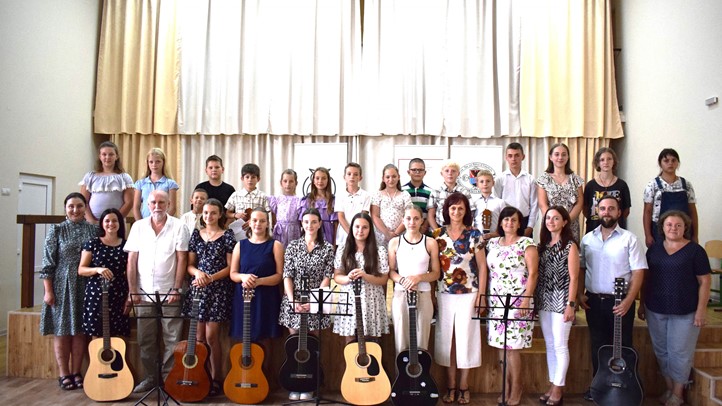 V. alkalommal csendültek fel Cipő dalai a Gitár-, ének- és vers tábor zárókoncertjén