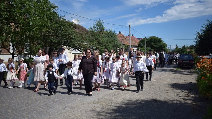 Cseperedő táncosok-zenészek találkozója Mezőváriban - Közösségépítő örömtánc, örömzene, játék. Fotó: Beregszászi Gabriella
