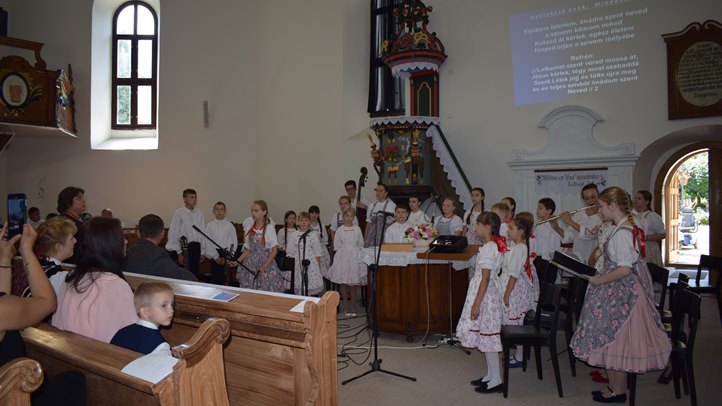 Cseperedő táncosok-zenészek találkozója Mezőváriban - Közösségépítő örömtánc, örömzene, játék. Fotó: Beregszászi Gabriella