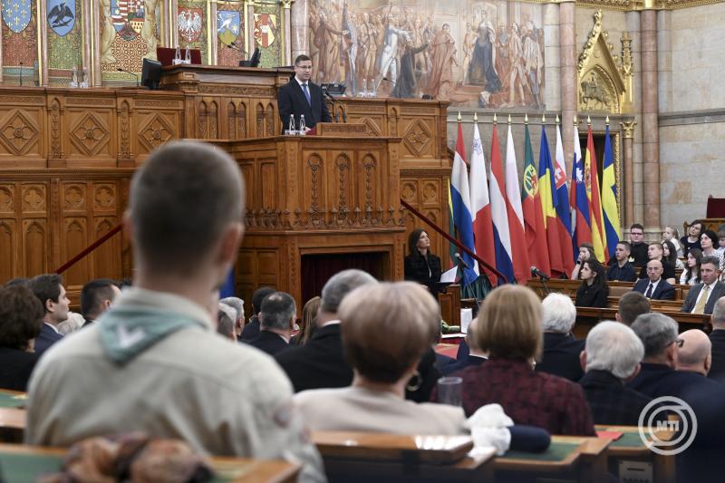 Gulyás Gergely, a Miniszterelnökséget vezető miniszter beszédet mond a Rákóczi Szövetség Esterházy-díjának átadásán az Országház Felsőházi termében 2025. március 7-én. MTI/Koszticsák Szilárd