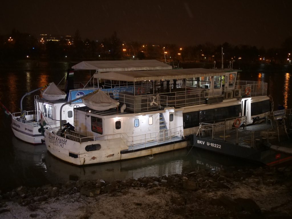 Hajóbaleset a Margit hídnál. Fotó: MTI/Mihádák Zoltán