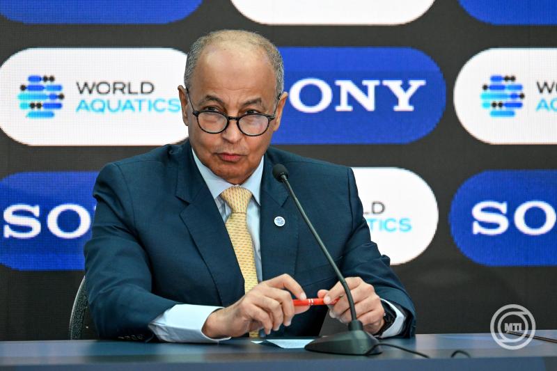 Budapest, 2024. december 9. Husszein al-Musszalam, a nemzetközi szövetség (World Aquatics) kuvaiti elnöke a 17. rövidpályás világbajnokság budapesti nemzetközi sajtótájékoztatóján 2024. december 9-én. A versenyt december 10. és 15. között rendezik a Duna Arénában. MTI/Illyés Tibor
