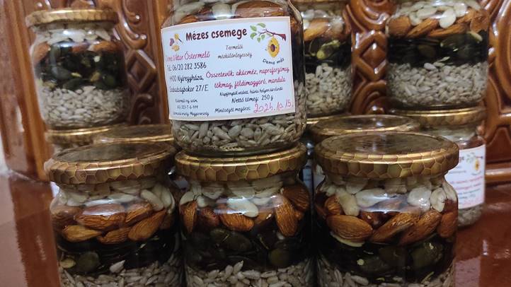 Mindig van új a nap alatt -Terítéken az ízesített mézek. Fotó: Kárpátinfó/Kovács Elemér