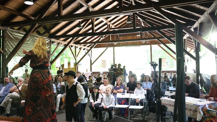 Mesébe illő verseny - Felvidéki népmesemondó verseny Gombaszögön. Fotó: Farkas József