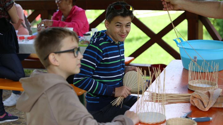 Mesébe illő verseny - Felvidéki népmesemondó verseny Gombaszögön. Fotó: Farkas József