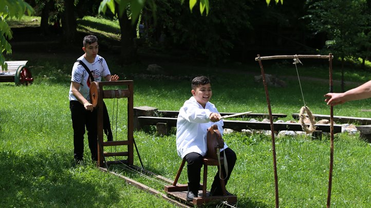 Mesébe illő verseny - Felvidéki népmesemondó verseny Gombaszögön. Fotó: Farkas József