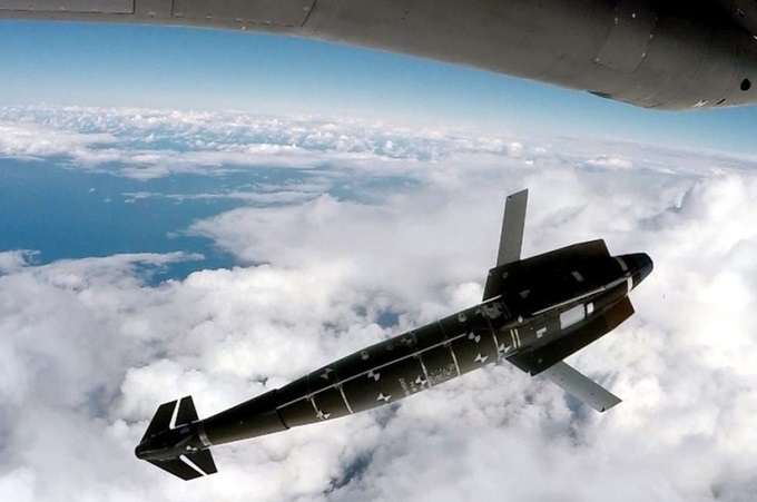 Váratlan húzással fejlődik az ukrán légierő: félelmetes HAMMER-eket szerelnek ősöreg szovjet csatarepülőgépekre