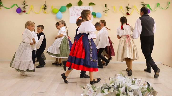 Az (édes)anyákról szólt a vasárnap délután Haláboron. Fotó: Kárpátinfo/Jakab Lajos