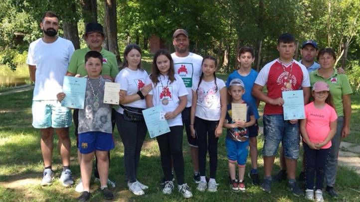 Horgászverseny a nagycsaládosoknál - Görbüljön a bot! 