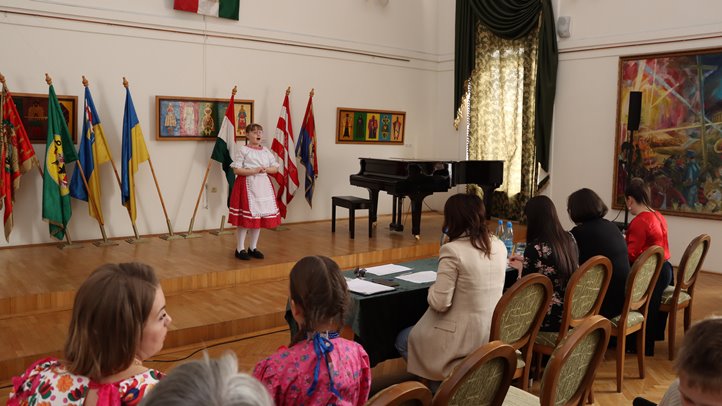 Kárpátaljai dalnokok - Népdaléneklési verseny döntője Beregszászon. Fotó: Hagyományok Háza Hálózat