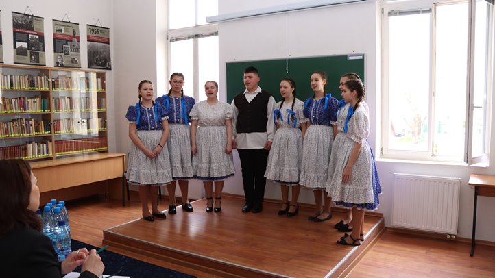 Kárpátaljai dalnokok - Népdaléneklési verseny döntője Beregszászon. Fotó: Hagyományok Háza Hálózat