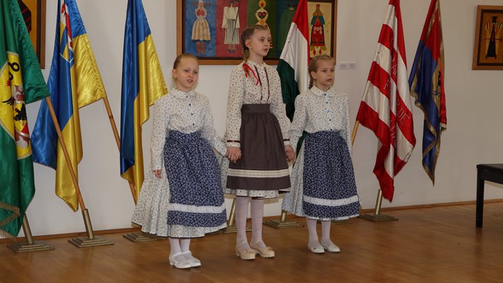 Kárpátaljai dalnokok - Népdaléneklési verseny döntője Beregszászon. Fotó: Hagyományok Háza Hálózat