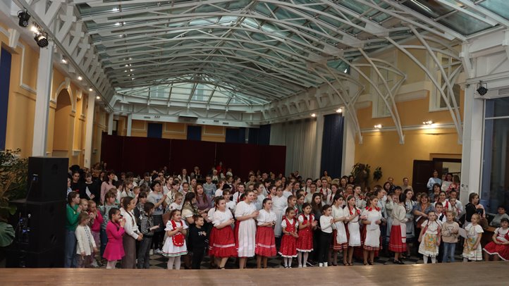 Kárpátaljai dalnokok - Népdaléneklési verseny döntője Beregszászon. Fotó: Hagyományok Háza Hálózat