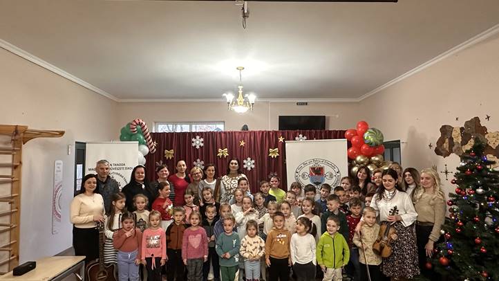 Több mint 10 szórványtelepülésen adott adventi koncertet a Tulipán Tanoda – Magyar Népművészeti Iskola