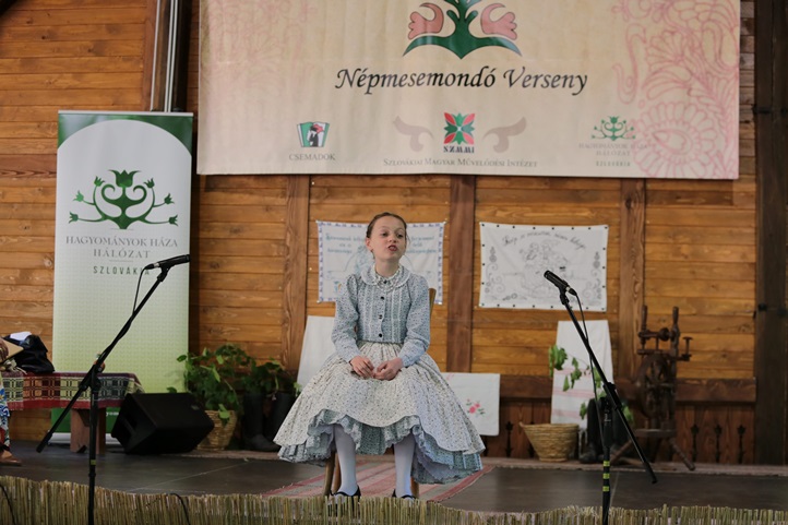 A népmesemondás nemes hagyományait követi a XIII. Ipolyi Arnold Népmesemondó Verseny, ami a vajdasági megmérettetés mellett kivívta méltó helyét az ifjabb nemzedék képzésében. 
