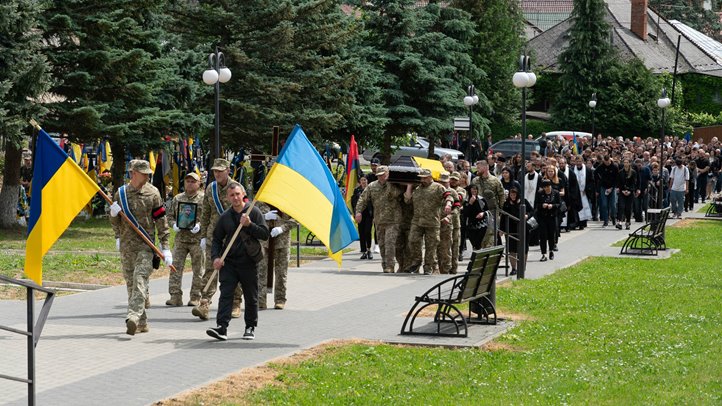 Ungváron végső búcsút vettek a 25 éves Jevhen Belkin honvédtől. Fotó: Ungvári Városi Tanács