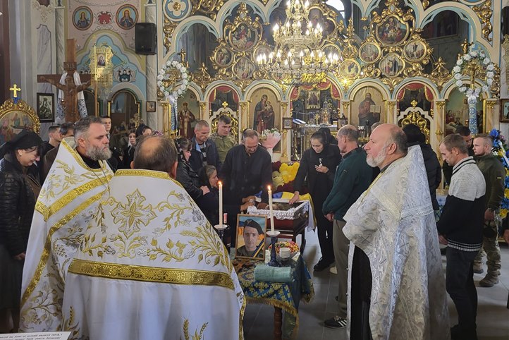 Kárpátalján eltemették a háborúban elesett Jevhen Velicskanicsot. Fotó: Feodor metropolita