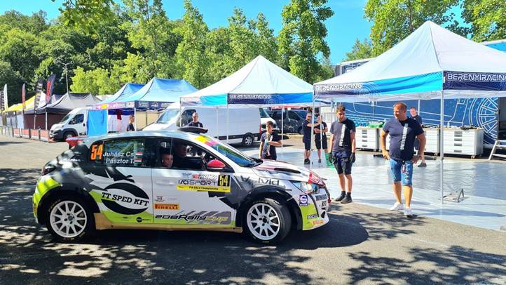 Minél nagyobb serleggel szeretnénk hazamenni!   Fotó: Hajóka SportFotó