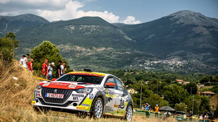 Minél nagyobb serleggel szeretnénk hazamenni!   Fotó: Hajóka SportFotó