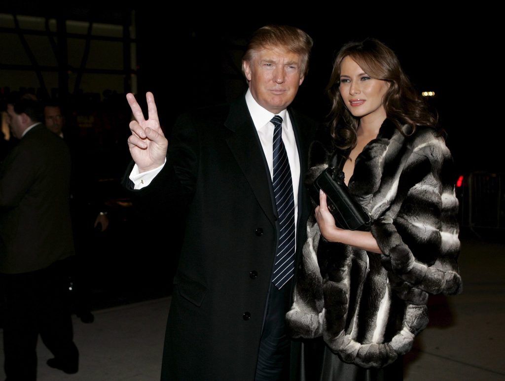 Donald Trump és felesége, Melania Knauss szlovén manöken New Yorkban, 2005. november 2-án (Fotó: MTI/EPA)