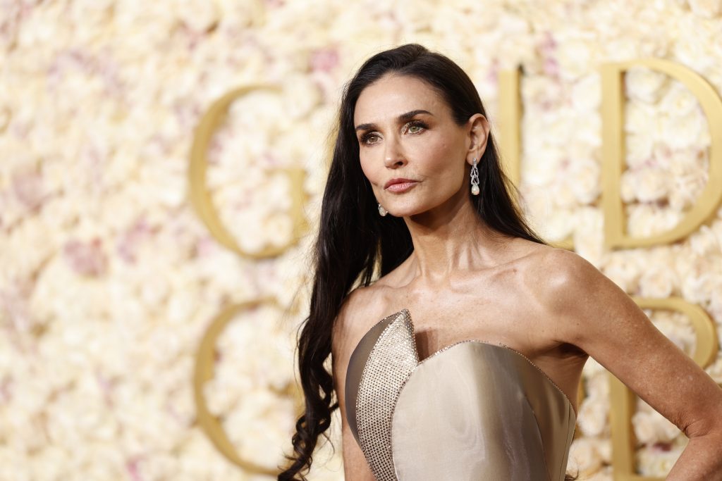 Demi Moore amerikai színésznő az amerikai filmes és televíziós Golden Globe-díjak 82. átadási ünnepségén a Los Angeles-i Beverly Hilton Hotelben 2025. január 5-én (Fotó: MTI/EPA/Caroline Brehman)  
