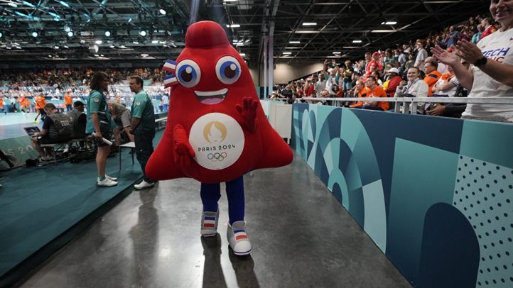 A párizsi nyári olimpia kabalafigurája (Fotó: MTI/AP/Aaron Favila)