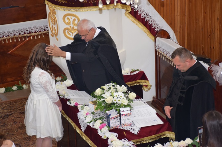 Konfirmációs istentisztelet Beregardóban. Fotó: Kárpátinfo/Kovács Erzsébet