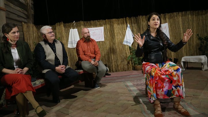 Mesepárbaj az XIV. Ipolyi Arnold Népmesemondó Verseny országos döntőjén, Gombaszög (fotó_ Farkas József)