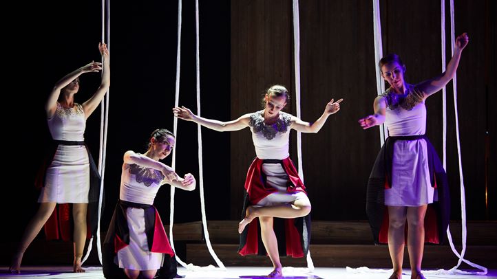 Tánckánon Kolozsváron - A Magyar Állami Népi Együttes a kincses városban. Fotó: Dusa Gábor