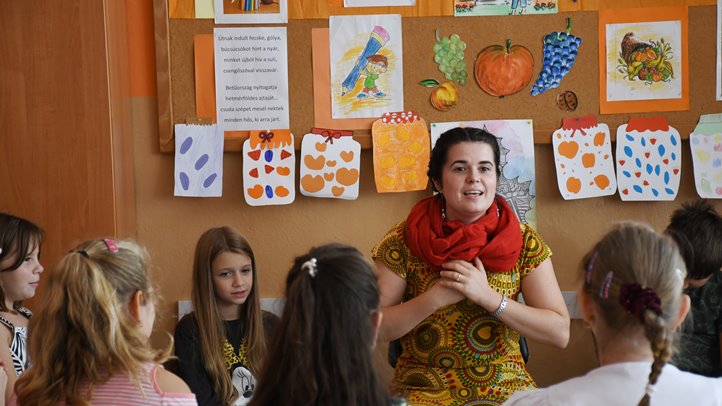 Mesedélelőtt a nagycétényi iskolában (fotó_Szénási Veronika)