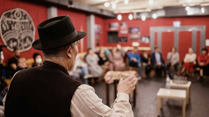 Tíz mesés év - Egy évtizede szól a mese hetedhét határon túl