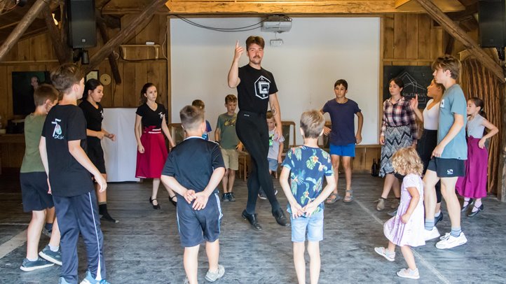 Minden Magyarok Tánctábora - Kiscsőszi táncoslábú résztvevők Bécstől Vancouverig