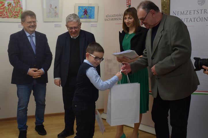 Rajz- és esszépályázat eredményhirdetése Beregszászon. Fotó: Kárpátinfo/Kovács Erzsébet