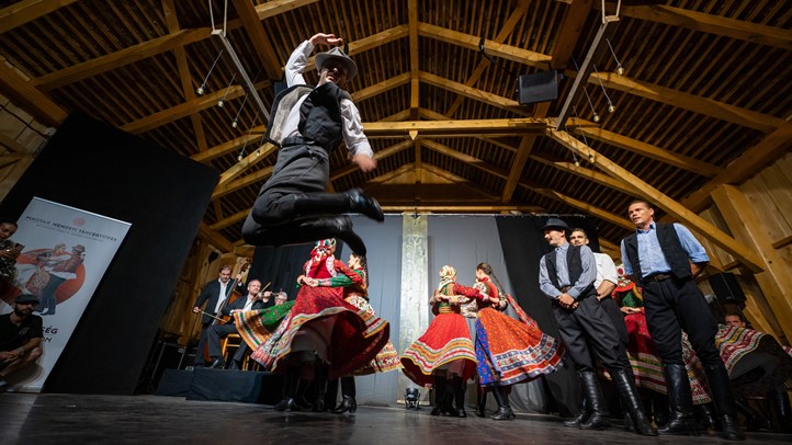 A Kalotaszeg népművészeti kincsei is megcsillantak az idei Tusványoson. Fotó: Kinda Botond