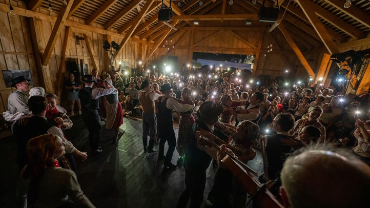 A Kalotaszeg népművészeti kincsei is megcsillantak az idei Tusványoson. Fotó: Kinda Botond