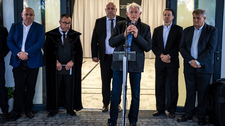 Ravatalozót adtak át Nagydobronyban - Összefogásból ismét kitűnő 