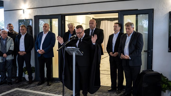 Ravatalozót adtak át Nagydobronyban - Összefogásból ismét kitűnő 