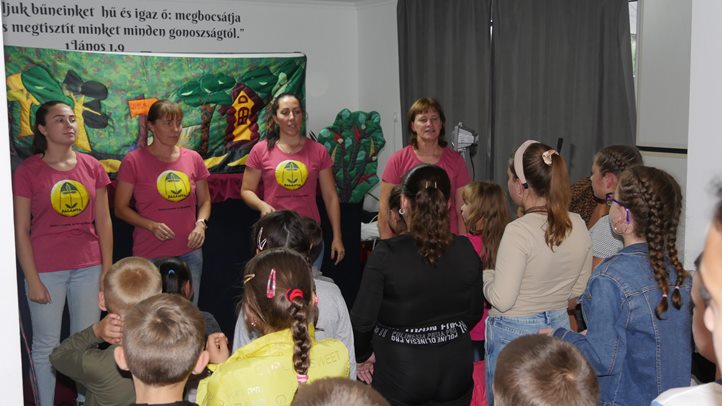 Bábszínház a Glória Ifjúsági Központban - Szeretni soha nem késő