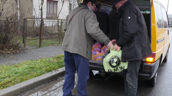 Karácsonyi ajándék: „beszélgetni a másik emberrel” - „Nagyobb boldogság adni, mint kapni” 