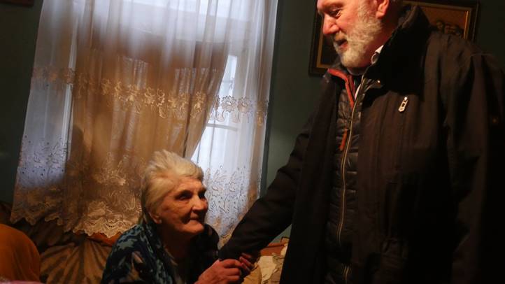 Karácsonyi ajándék: „beszélgetni a másik emberrel” - „Nagyobb boldogság adni, mint kapni” 