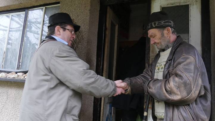 Karácsonyi ajándék: „beszélgetni a másik emberrel” - „Nagyobb boldogság adni, mint kapni” 