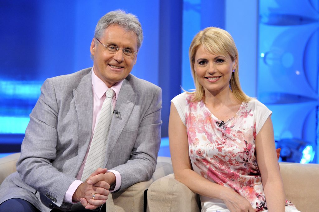 Asbóth József és Bényi Ildikó műsorvezetők a Duna Televízió Kívánságkosár című műsorának felvételén (Fotó: MTVA Fotó: Zih Zsolt)