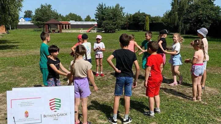 Táborozás a csepei Tulipán Tanodában - Zene, tánc, kézműveskedés