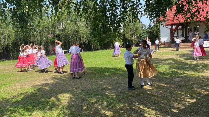 Táborozás a csepei Tulipán Tanodában - Zene, tánc, kézműveskedés
