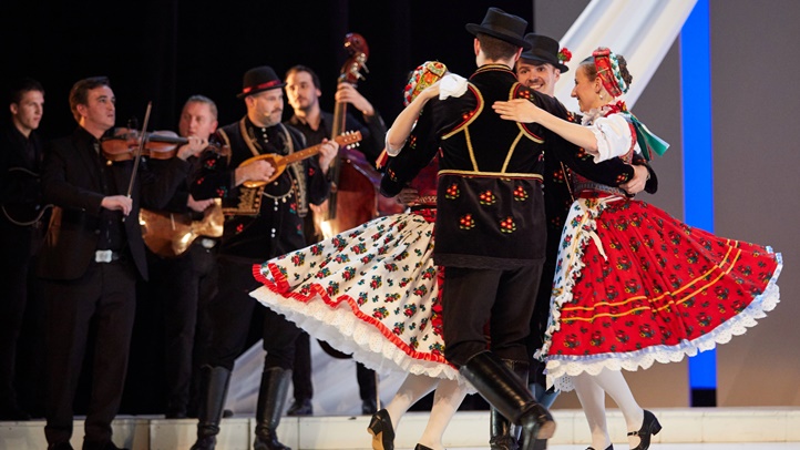 Abbázia és Semič körültáncolva - A Magyar Állami Népi Együttes nyár eleji turnéja