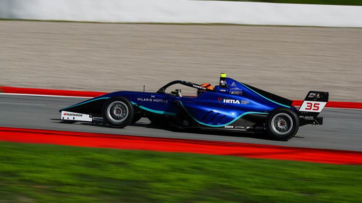 Eseménydús záróhétvégéje volt Hideg Ádámnak a spanyol F4-es bajnokságban. Fotó: Dutch Photo Agency